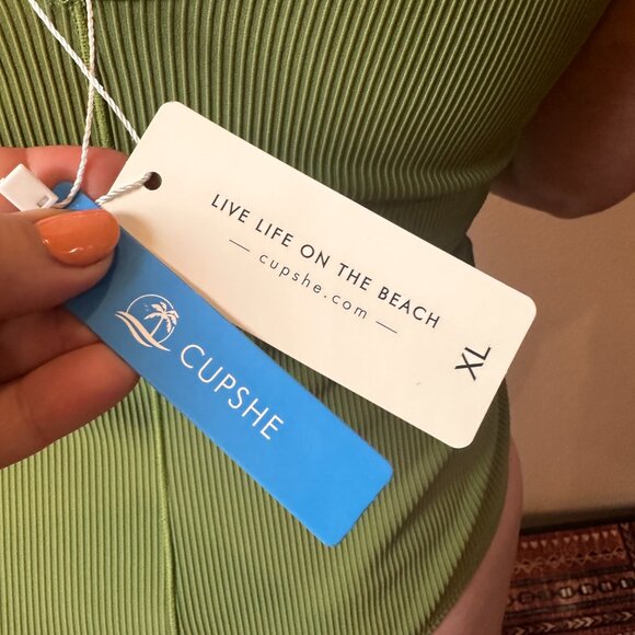 New Cupshe Green Bodysuit Tank Round Neck Button Closure Size X-Large - Picture 3 of 4